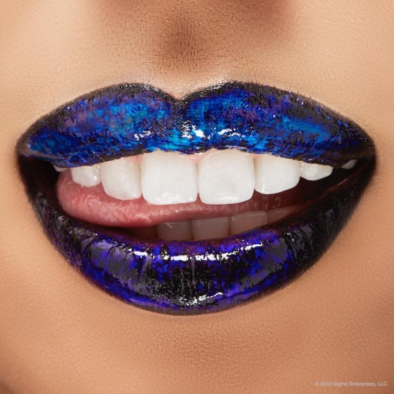 Голографический макияж губ